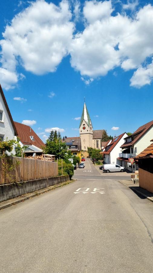 Ruhige, Modern Eingerichtete 2 Zimmer Wohnung Im Untergeschoss Eines Zweifamilienhauses Hildrizhausen Kültér fotó